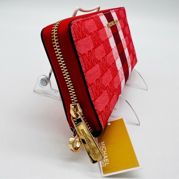 Michael Kors Large Continental Wallet
Wristlet Sangria - Picture 8 of 9